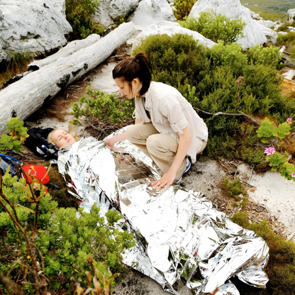 Pack 5 Und. Manta Térmica de Emergencia - No dejes que el frío te sorprenda: protección térmica compacta para emergencias o senderismo.